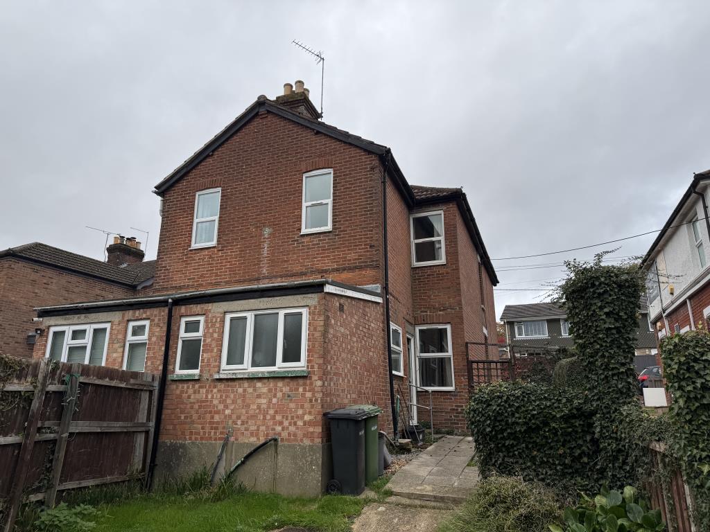 Lot: 105 - THREE-BEDROOM HOUSE IN NEED OF IMPROVEMENT - Rear elevation